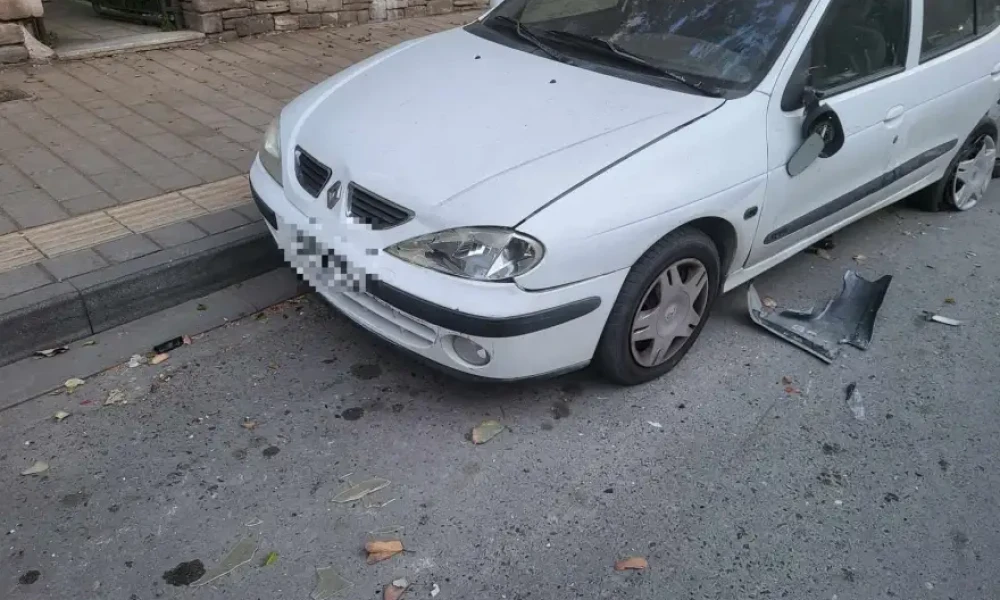 Ηράκλειο: Αυτοκίνητο "στούκαρε" πάνω σε σταθμευμένα οχήματα - Εξαφανίστηκε ο οδηγός (Εικόνες)